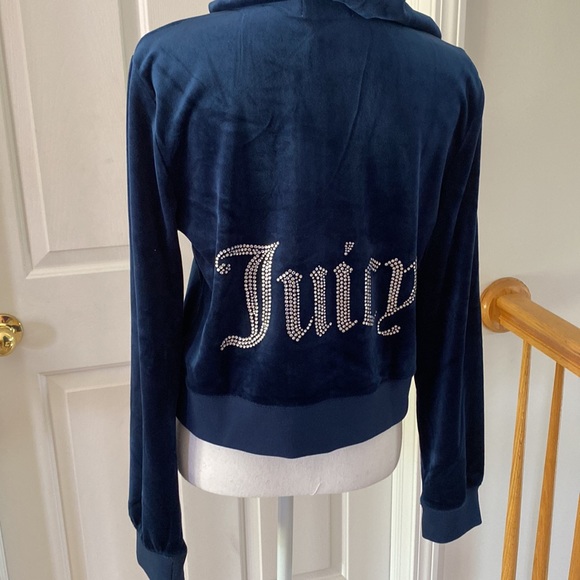 17:01 - Juicy Couture Bling Velour Hoodie - Picture 5 of 13